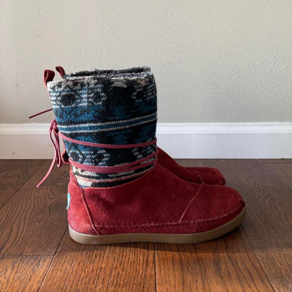 TOMS Red Suede Lace Up Winter Boots W7.5